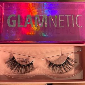 NEVER WORN Glamnetic Magnetic lashes in ‘VIP’